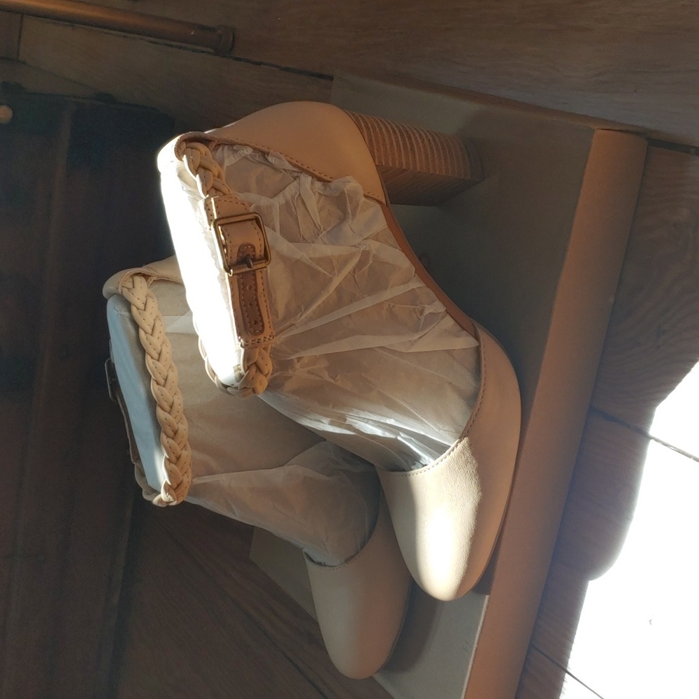 Lucky Brand Lk-Kainda 8m Color, Macadamia Cortez